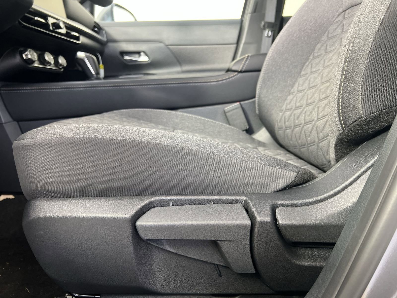 New 2025 Nissan Kicks SV w/ SV Premium Package image 21