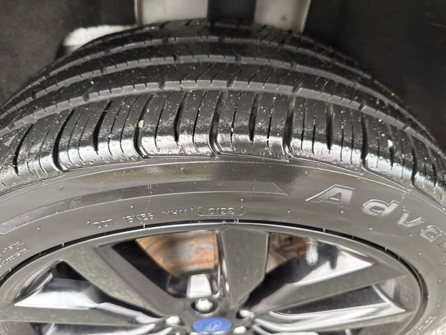 Used 2017 Ford Escape SE w/ SE Sport Appearance Package image 11