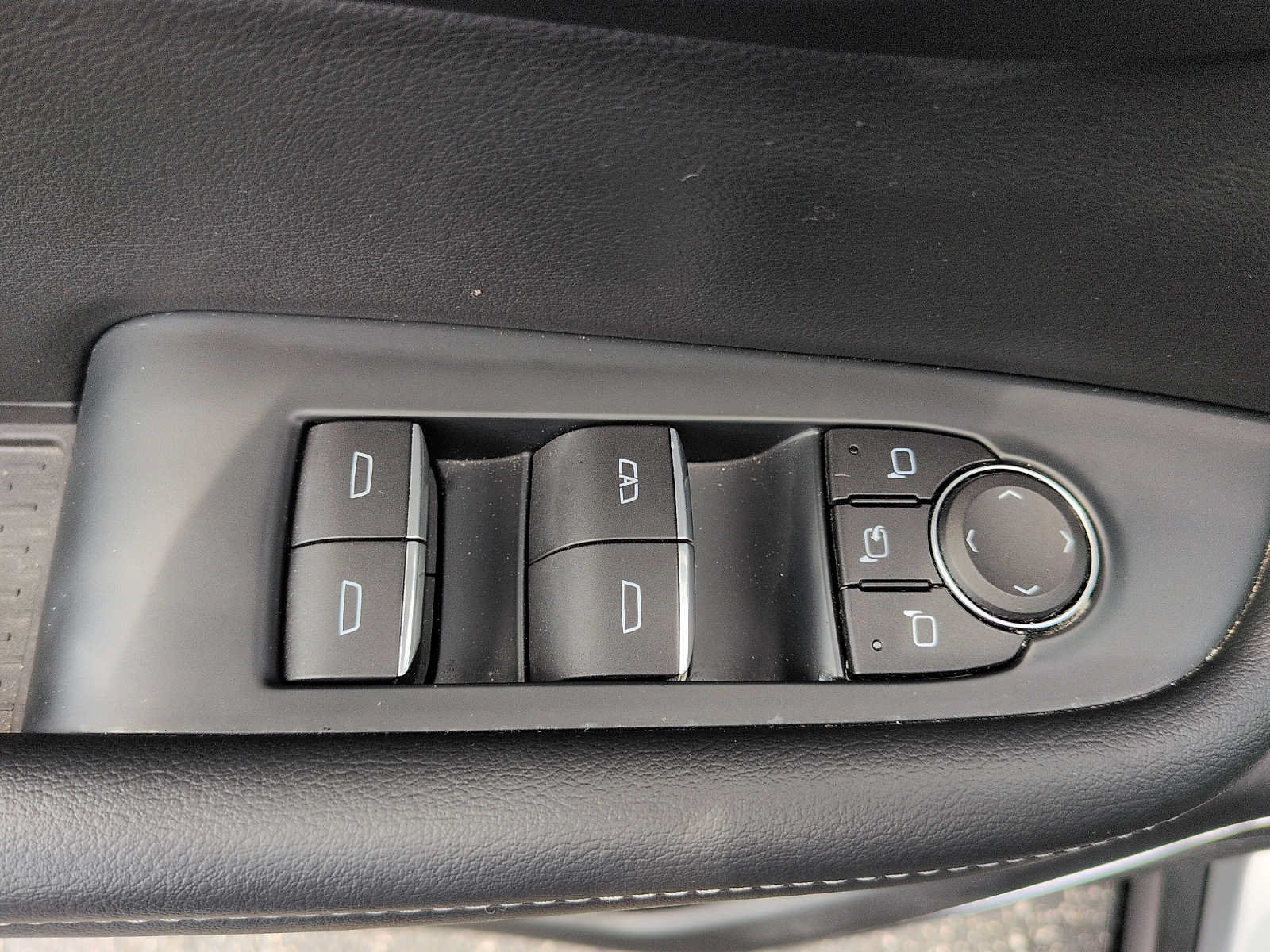 Used 2025 Buick Enclave Sport Touring FWD image 14