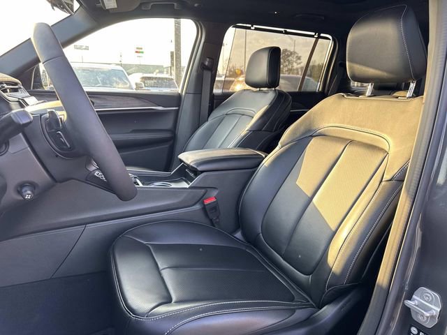 New 2025 Jeep Grand Cherokee L Limited w/ Luxury Tech Group II RWD image 19