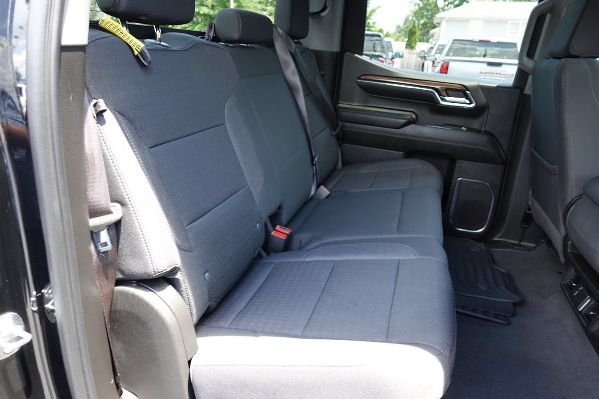 Used 2024 Chevrolet Silverado 1500 LT AWD/4WD image 31