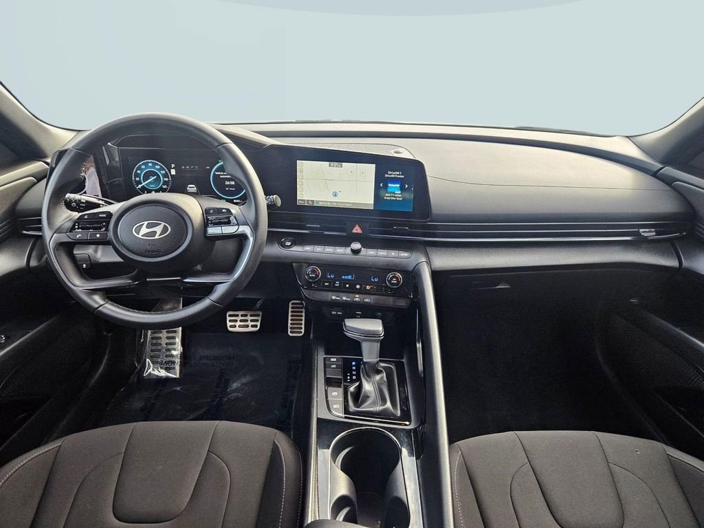 Certified 2025 Hyundai Elantra SEL image 22
