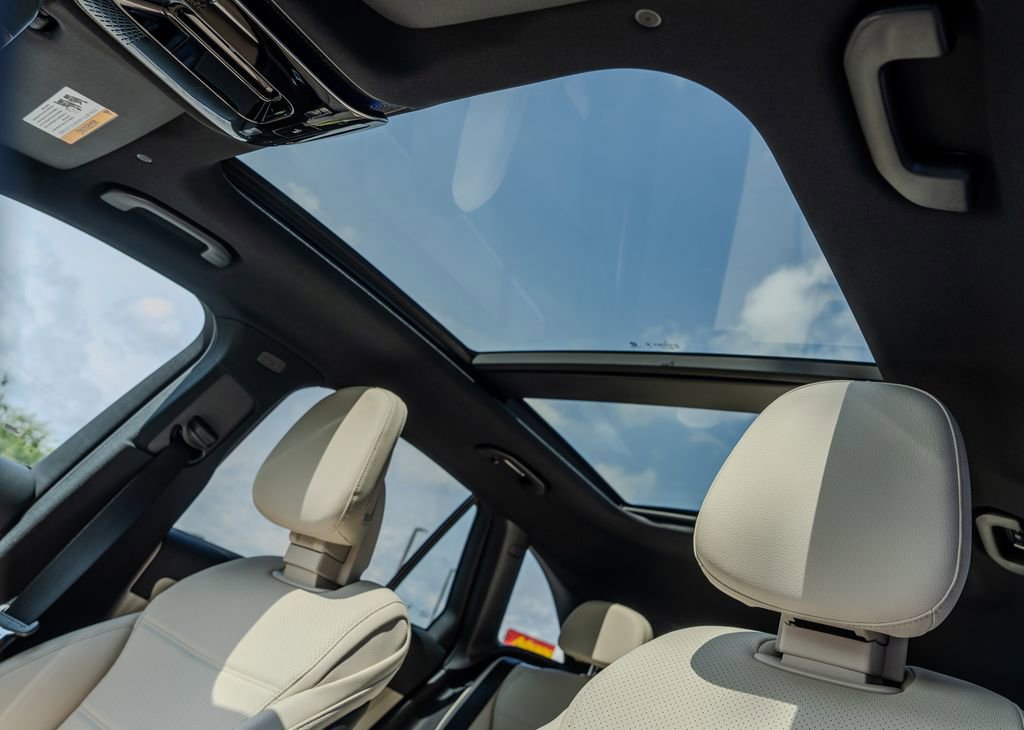 Used 2026 Mercedes-Benz GLC 300 image 16