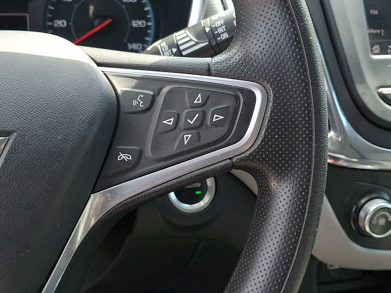 Used 2023 Chevrolet Equinox LS w/ LPO, Floor Liner Package FWD image 20