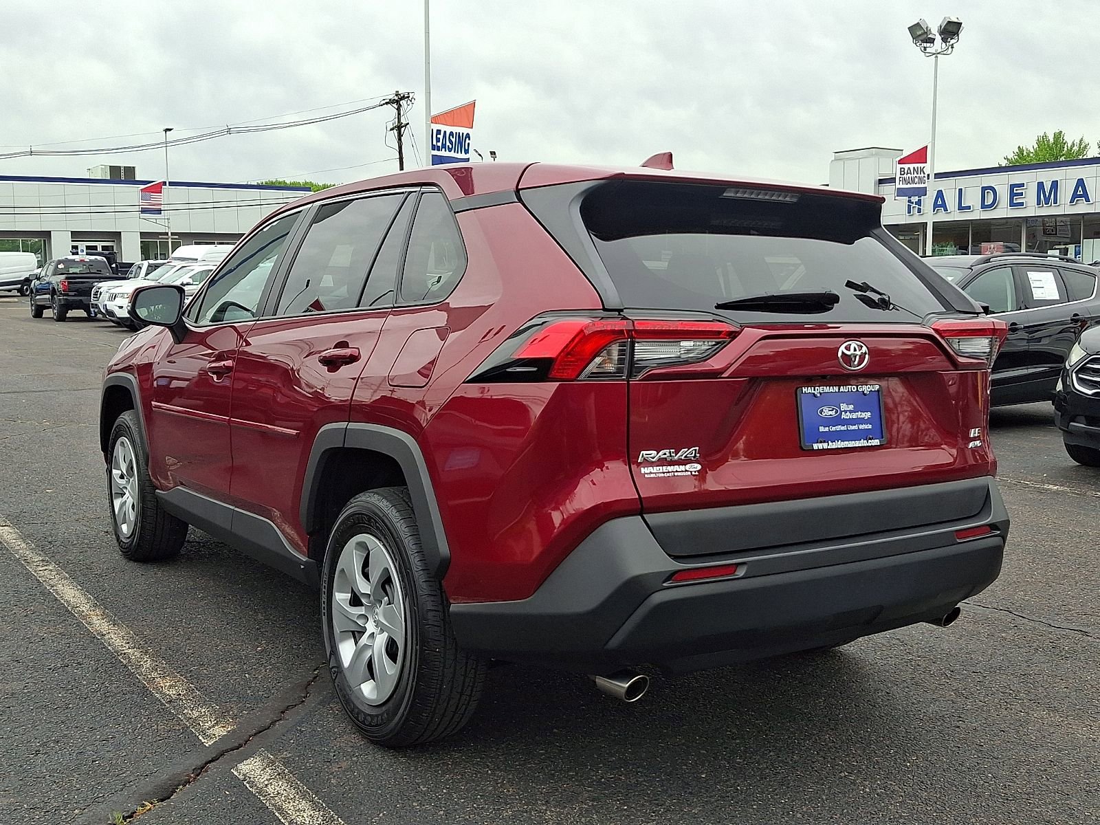 Used 2023 Toyota RAV4 LE AWD/4WD image 5