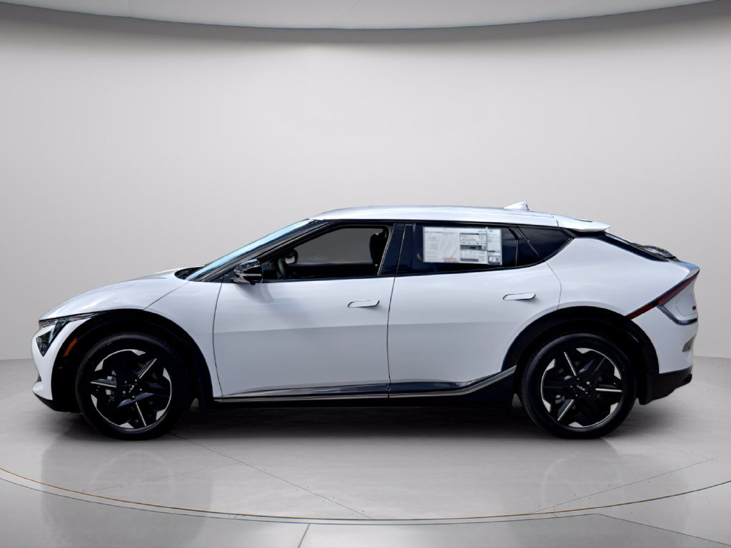 New 2026 Kia EV6 Wind RWD image 2