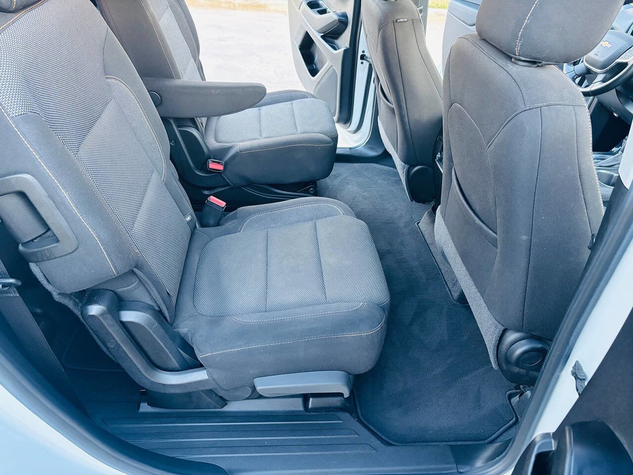 Used 2019 Chevrolet Traverse LT image 24