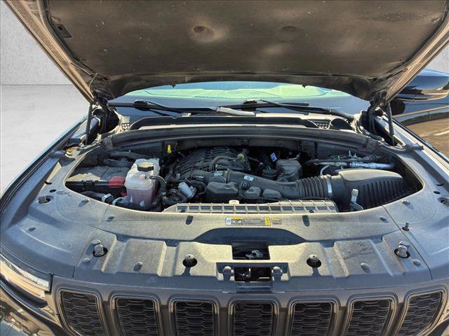 Used 2024 Jeep Grand Cherokee L Altitude AWD/4WD image 24
