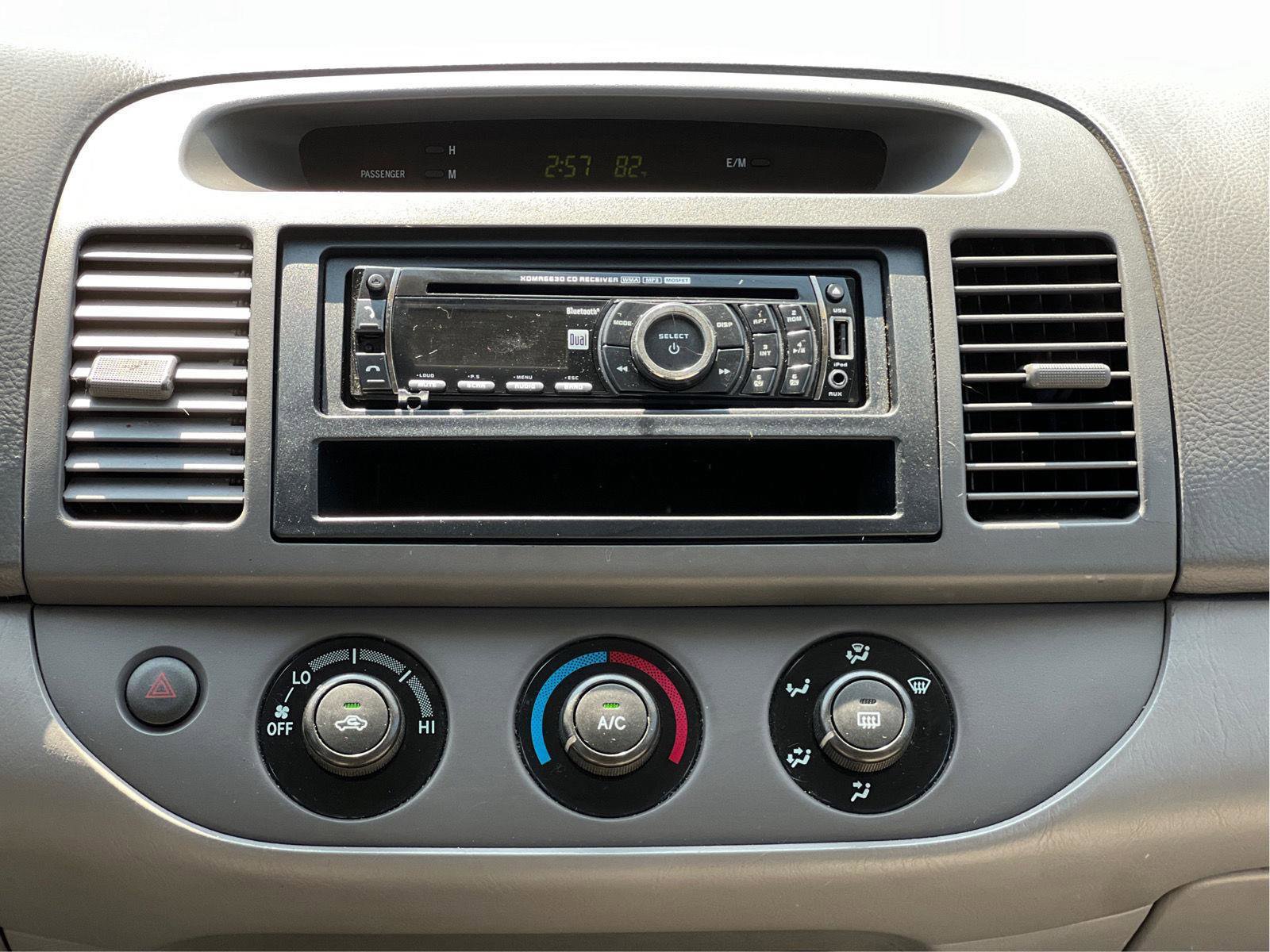 Used 2002 Toyota Camry LE FWD image 4