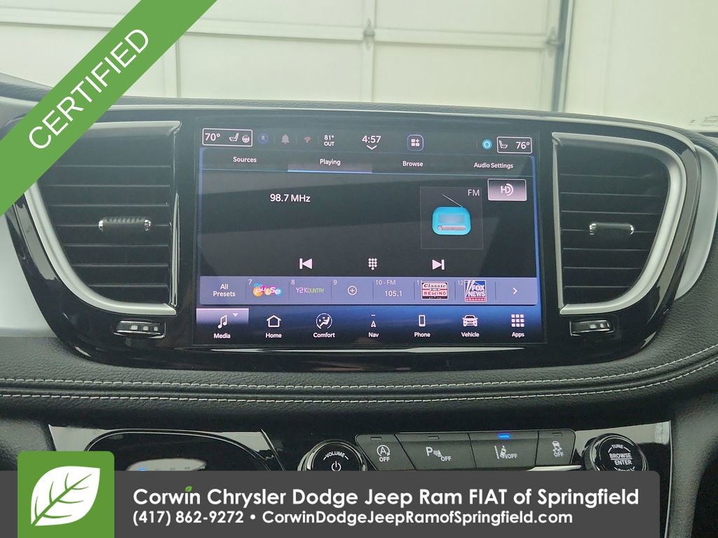 Certified 2025 Chrysler Pacifica Limited image 24