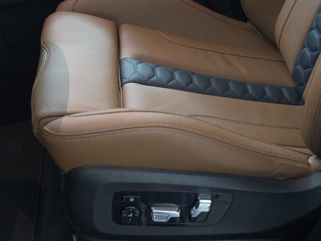 New 2026 BMW X5 M Competition w/ Executive Package AWD/4WD image 28