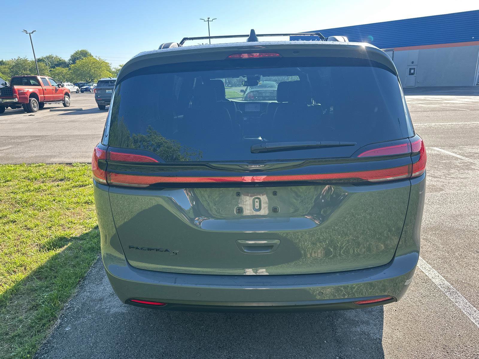 Used 2022 Chrysler Pacifica Touring-L w/ S Appearance Package FWD image 19