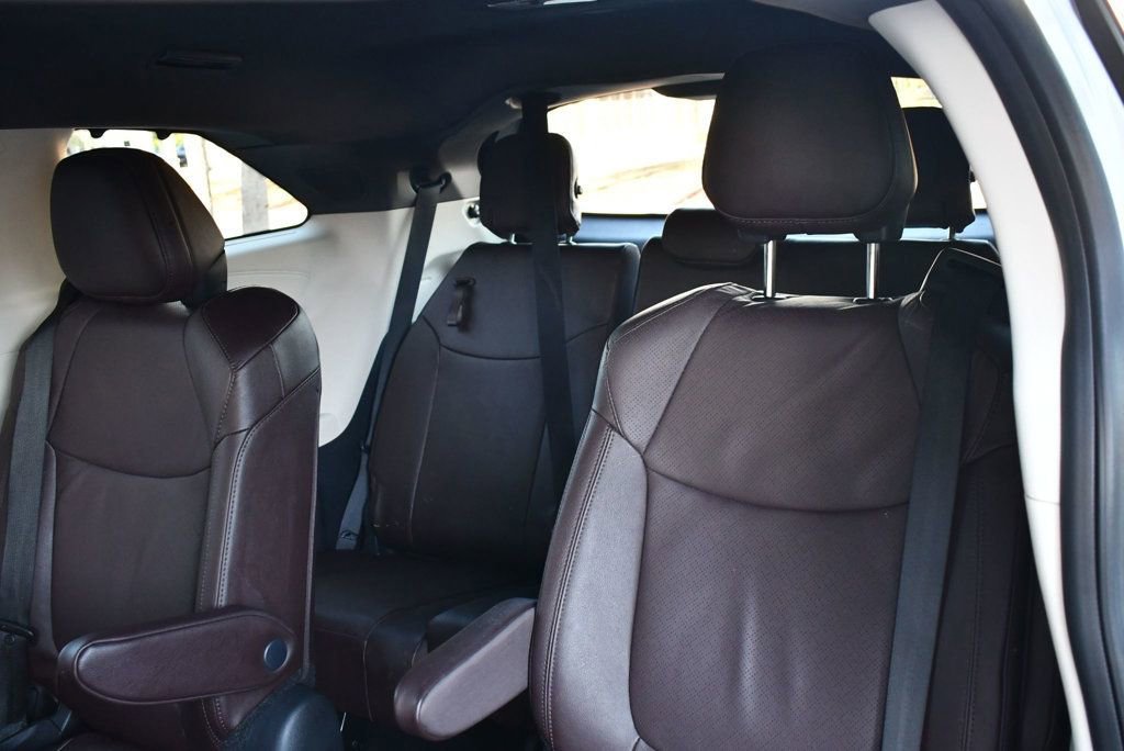 Used 2024 Toyota Sienna Platinum image 21