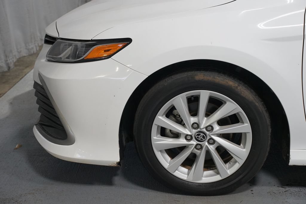 Used 2022 Toyota Camry LE FWD image 5
