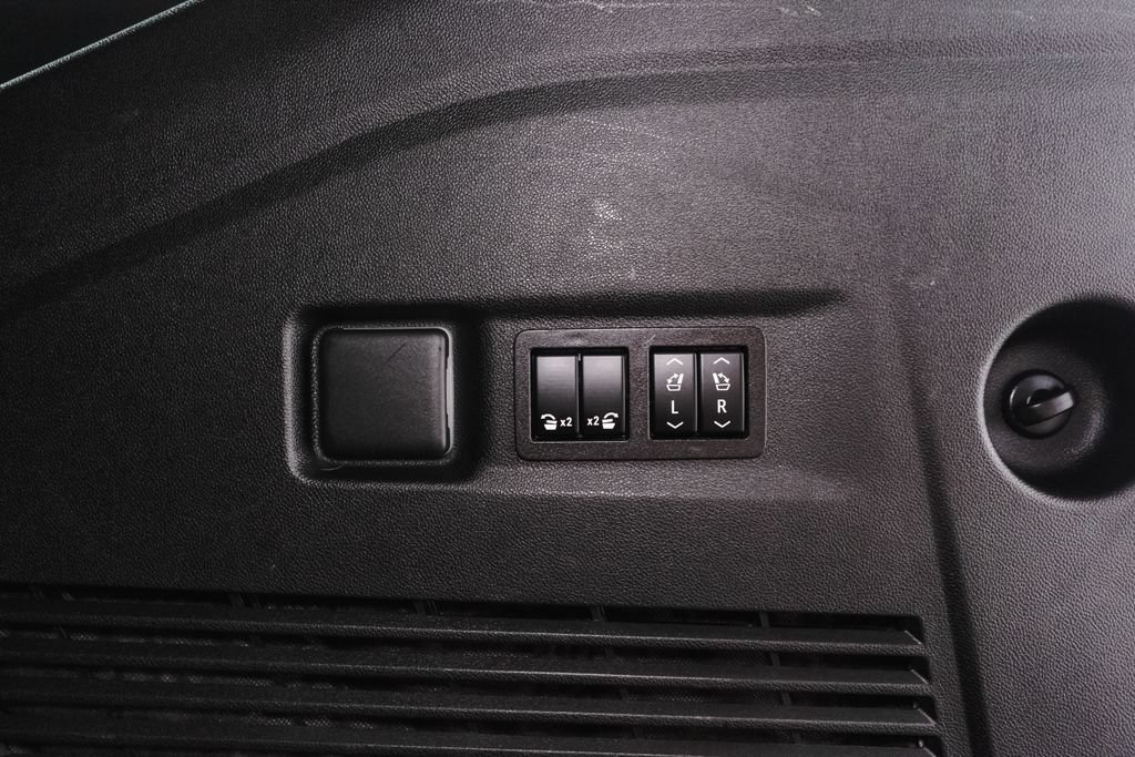 Used 2023 GMC Yukon XL Denali AWD/4WD image 42