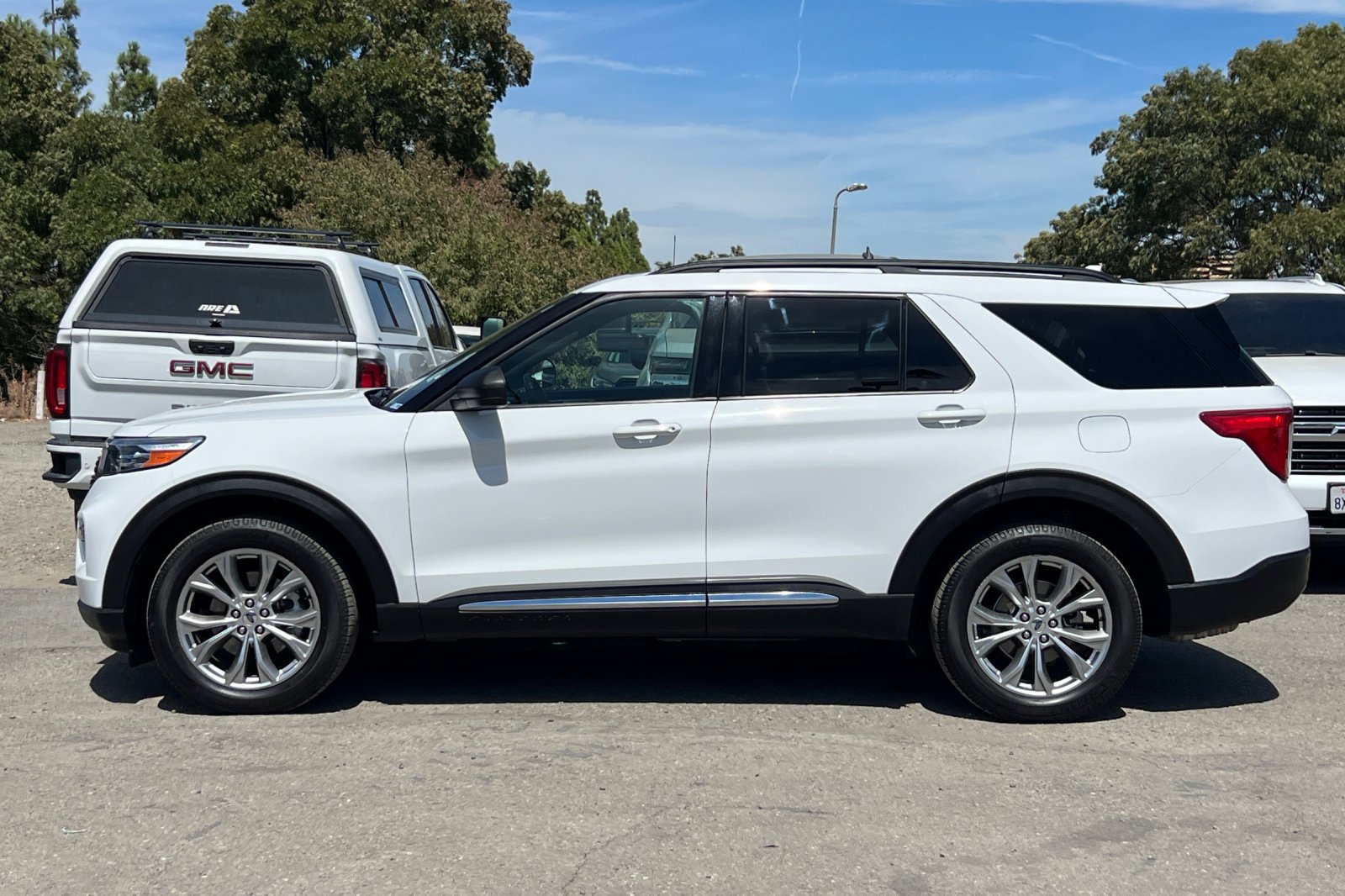 Used 2020 Ford Explorer XLT w/ Equipment Group 202A AWD/4WD image 7