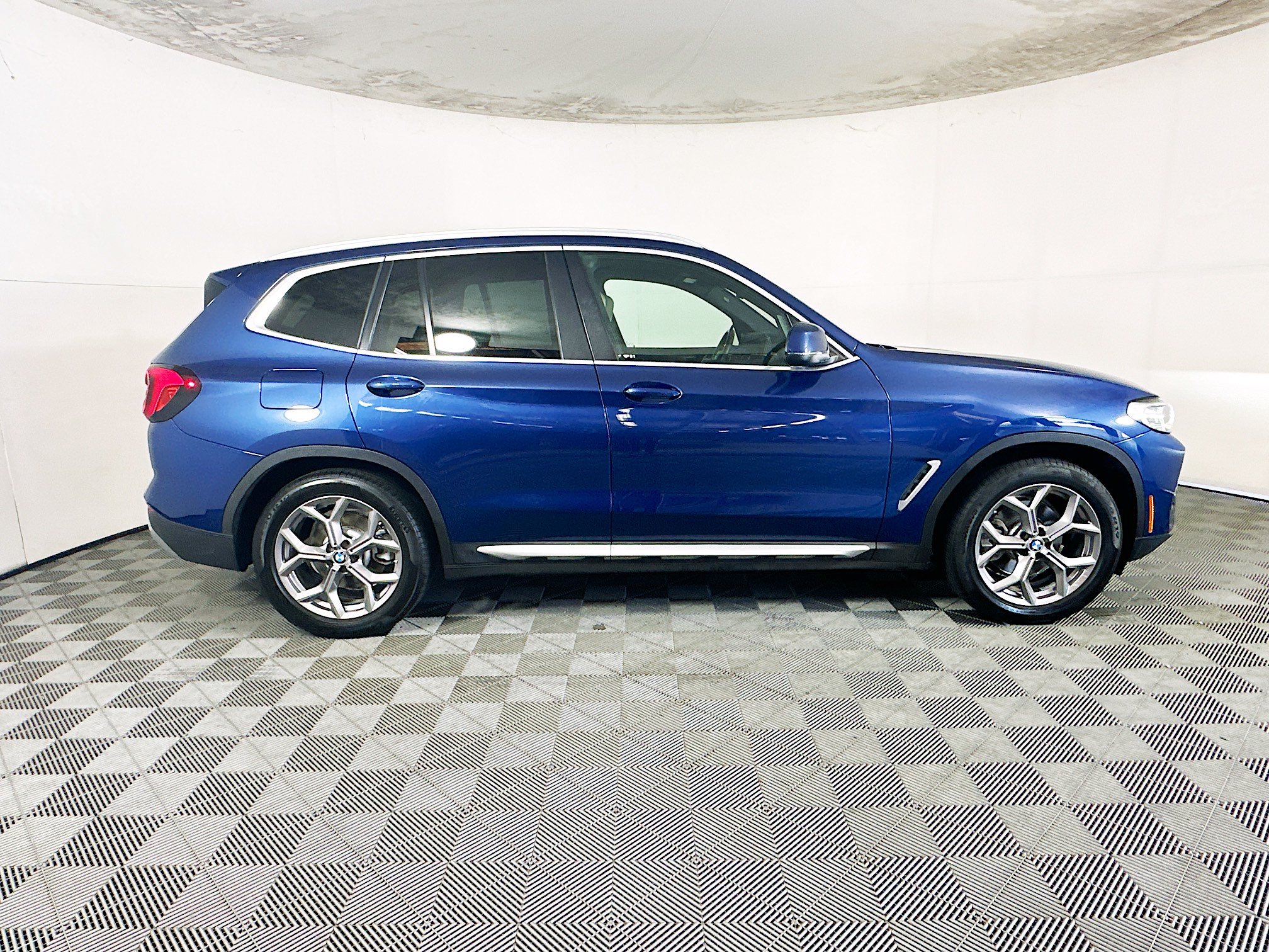 Used 2022 BMW X3 xDrive30i w/ Premium Package 2 AWD/4WD image 2