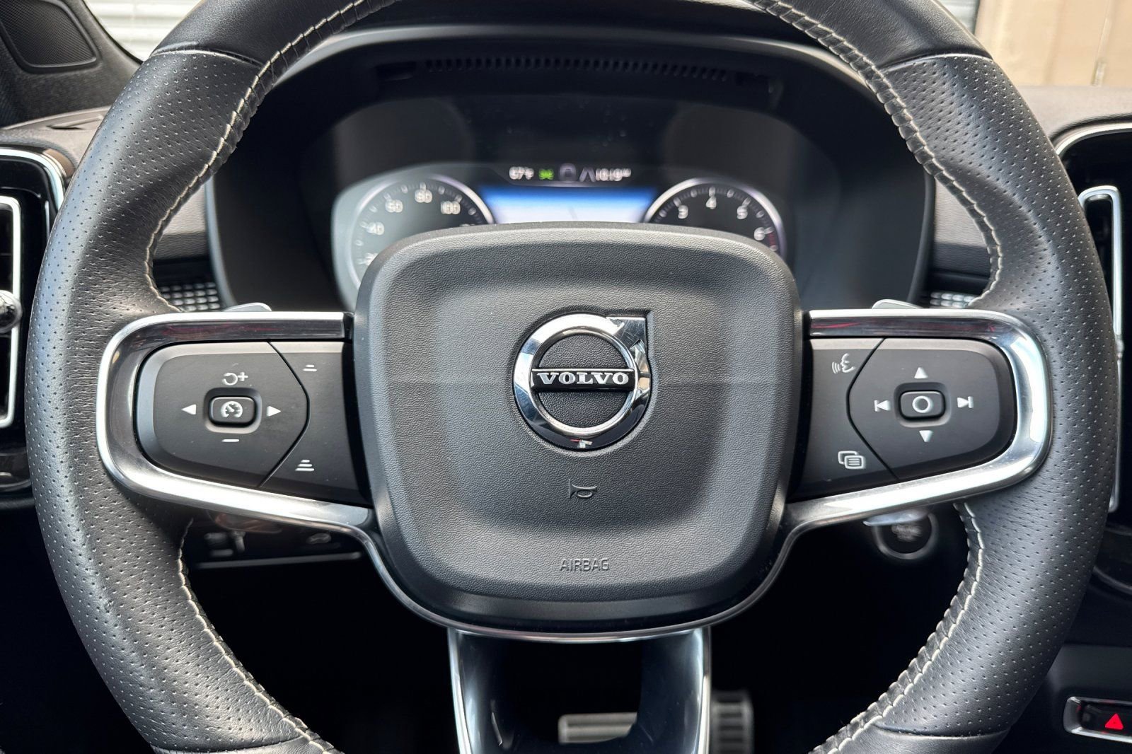 Used 2019 Volvo XC40 T5 R-Design image 26