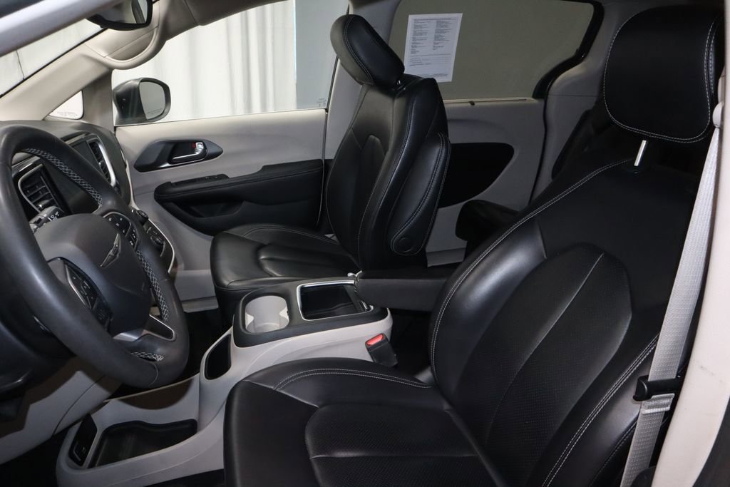 Used 2023 Chrysler Pacifica Touring-L FWD image 25