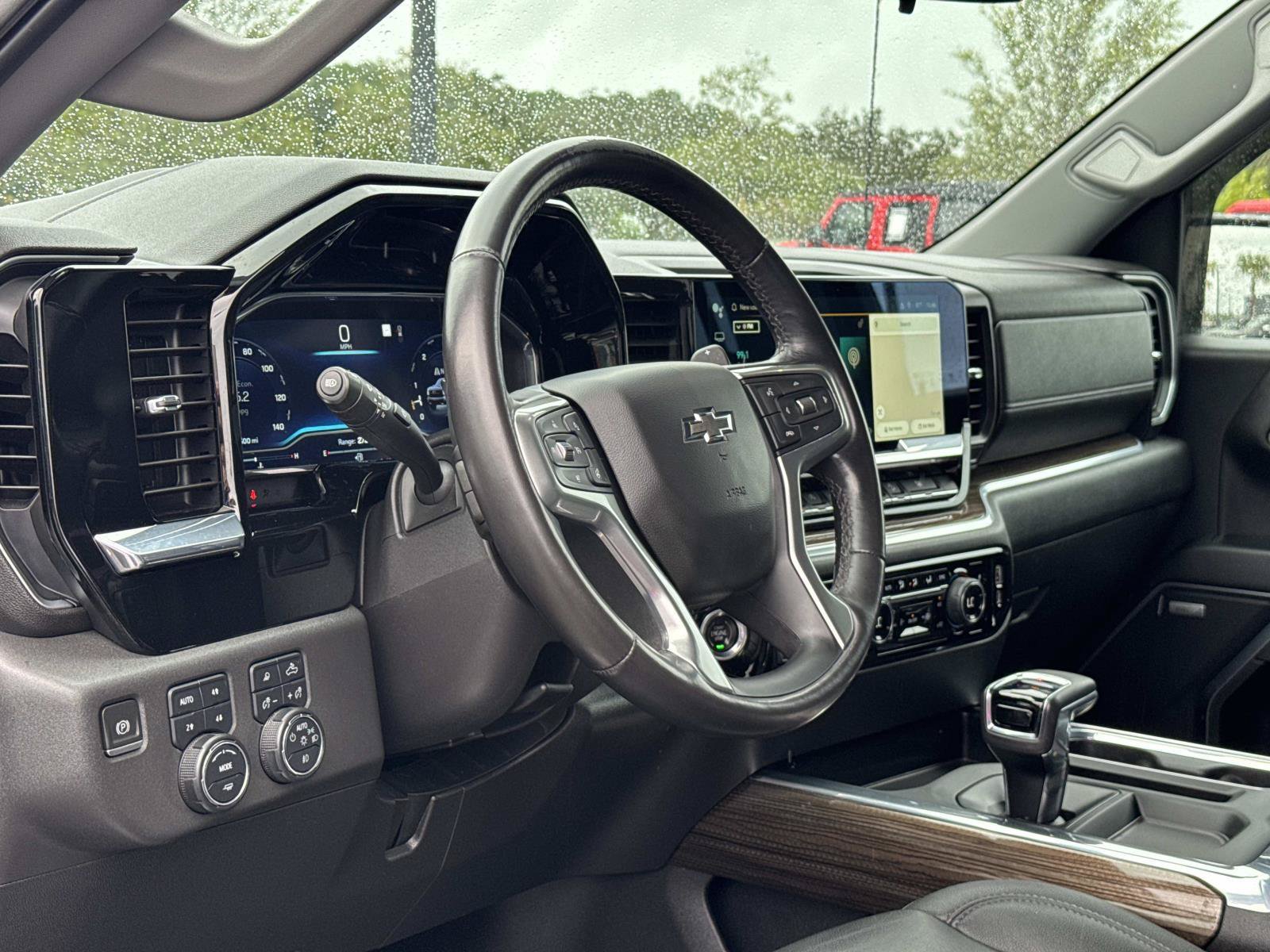 Used 2022 Chevrolet Silverado 1500 LT Trail Boss w/ LT Trail Boss Premium Package AWD/4WD image 15