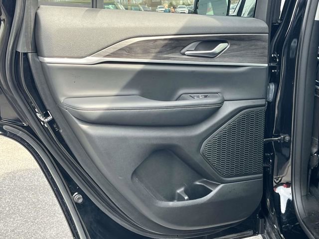 Used 2023 Jeep Grand Cherokee Limited w/ Black Appearance Package image 16