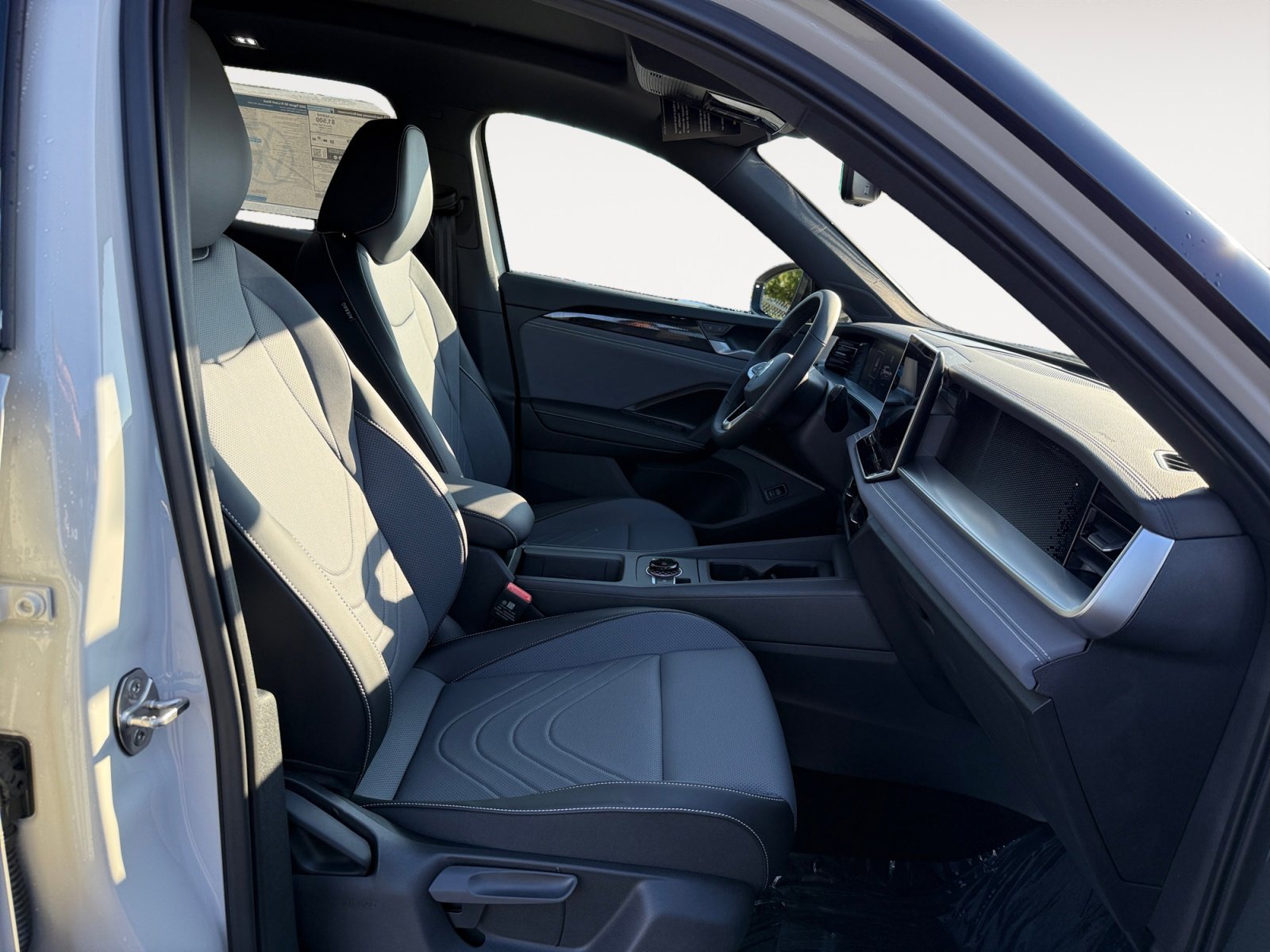 New 2026 Volkswagen Tiguan SE R-Line image 19