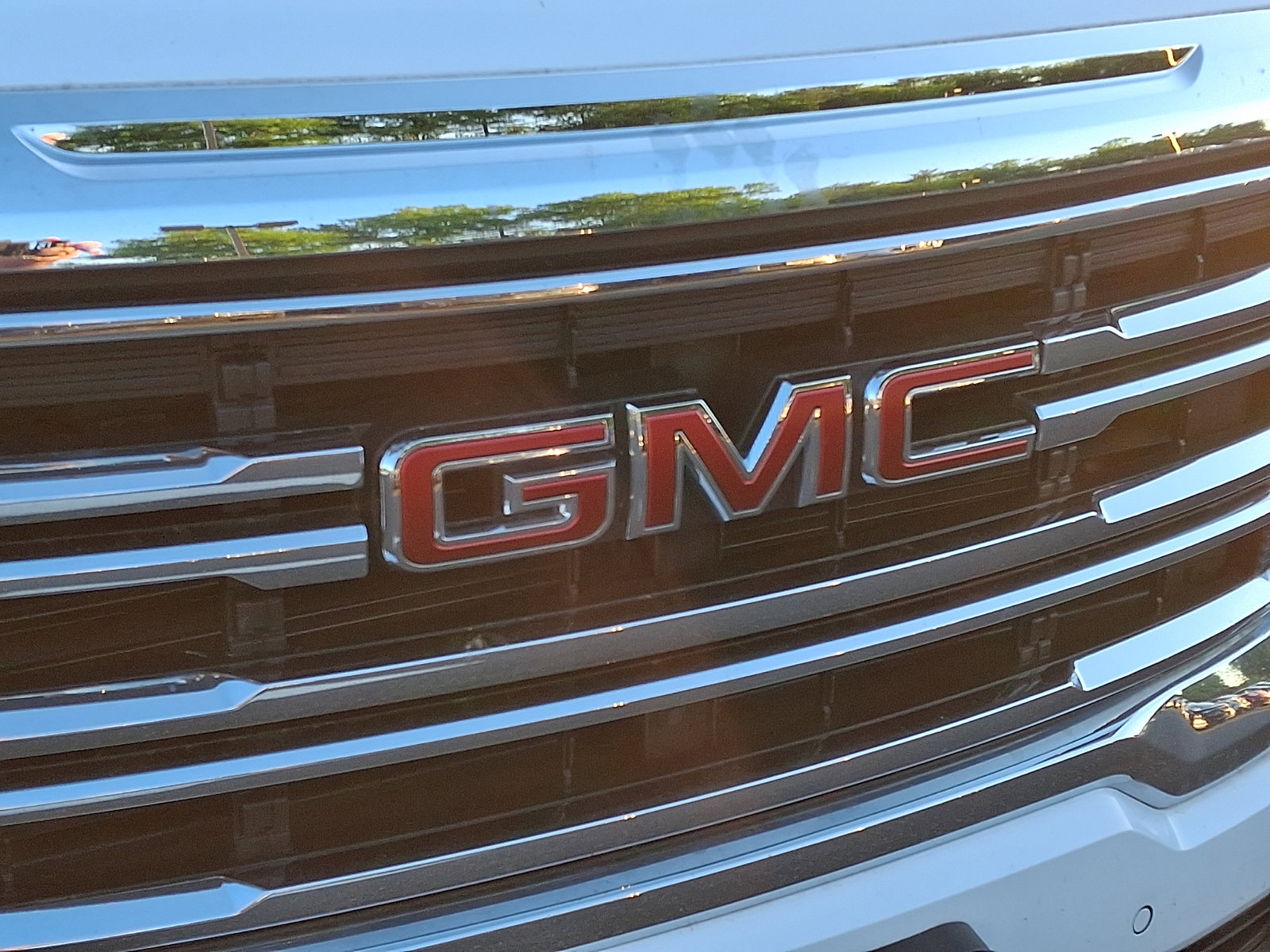 Used 2023 GMC Acadia SLE FWD image 8