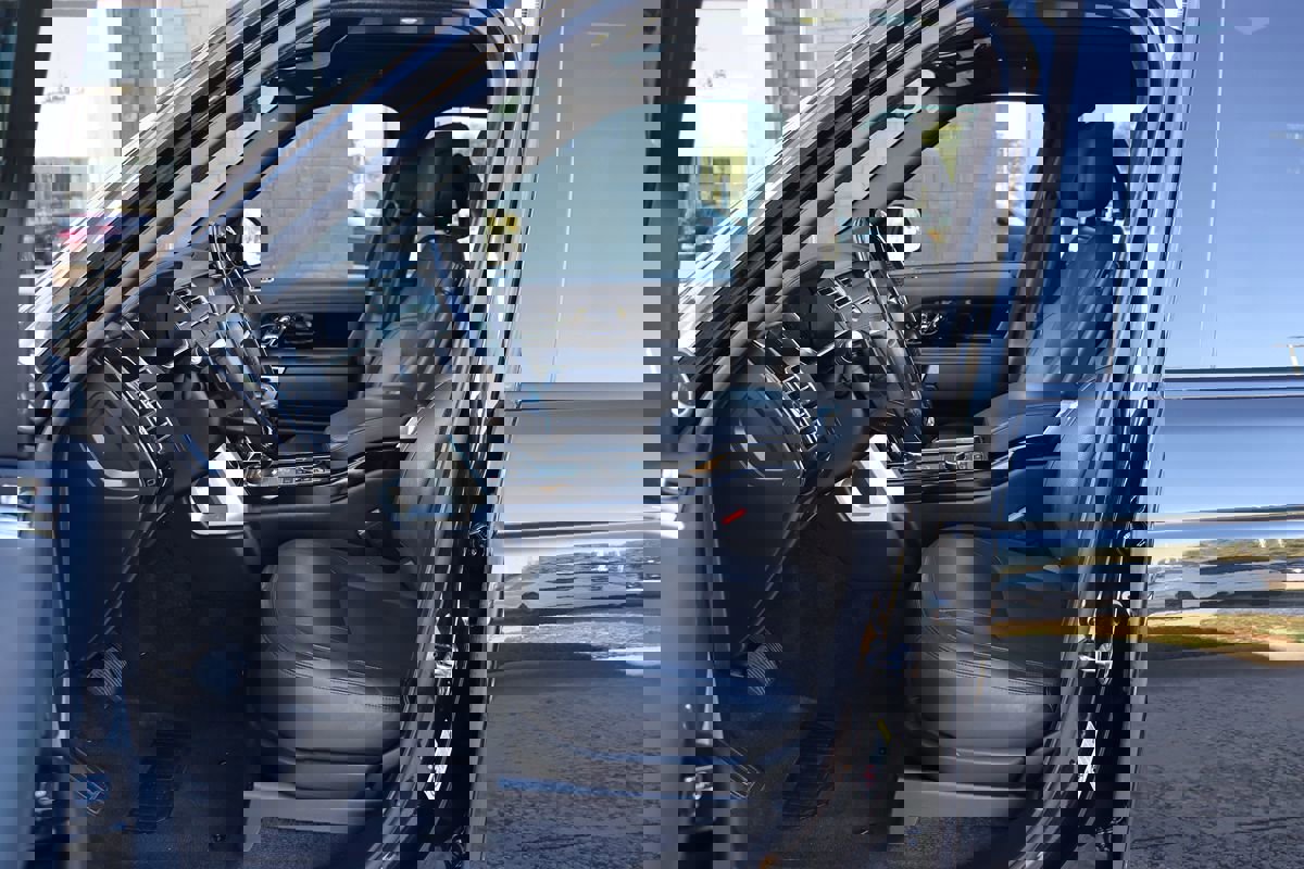 Used 2018 Land Rover Range Rover HSE image 28