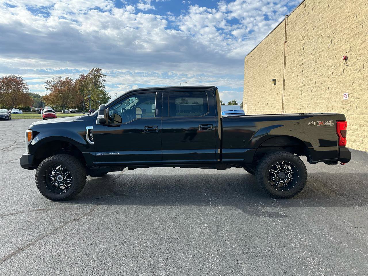 Used 2017 Ford F250 Lariat w/ Lariat Ultimate Package AWD/4WD image 2