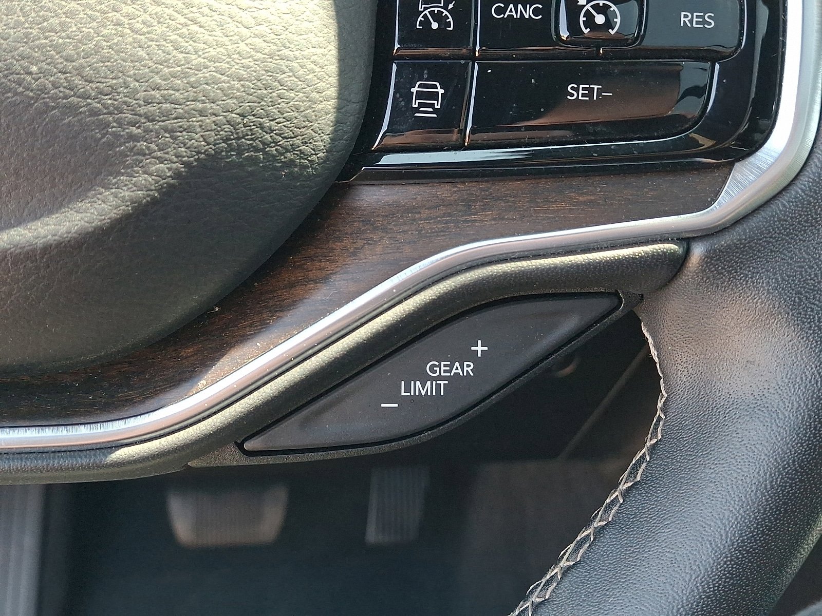 Used 2022 Jeep Grand Wagoneer Series I w/ Rear Seat Video Group 1 AWD/4WD image 22