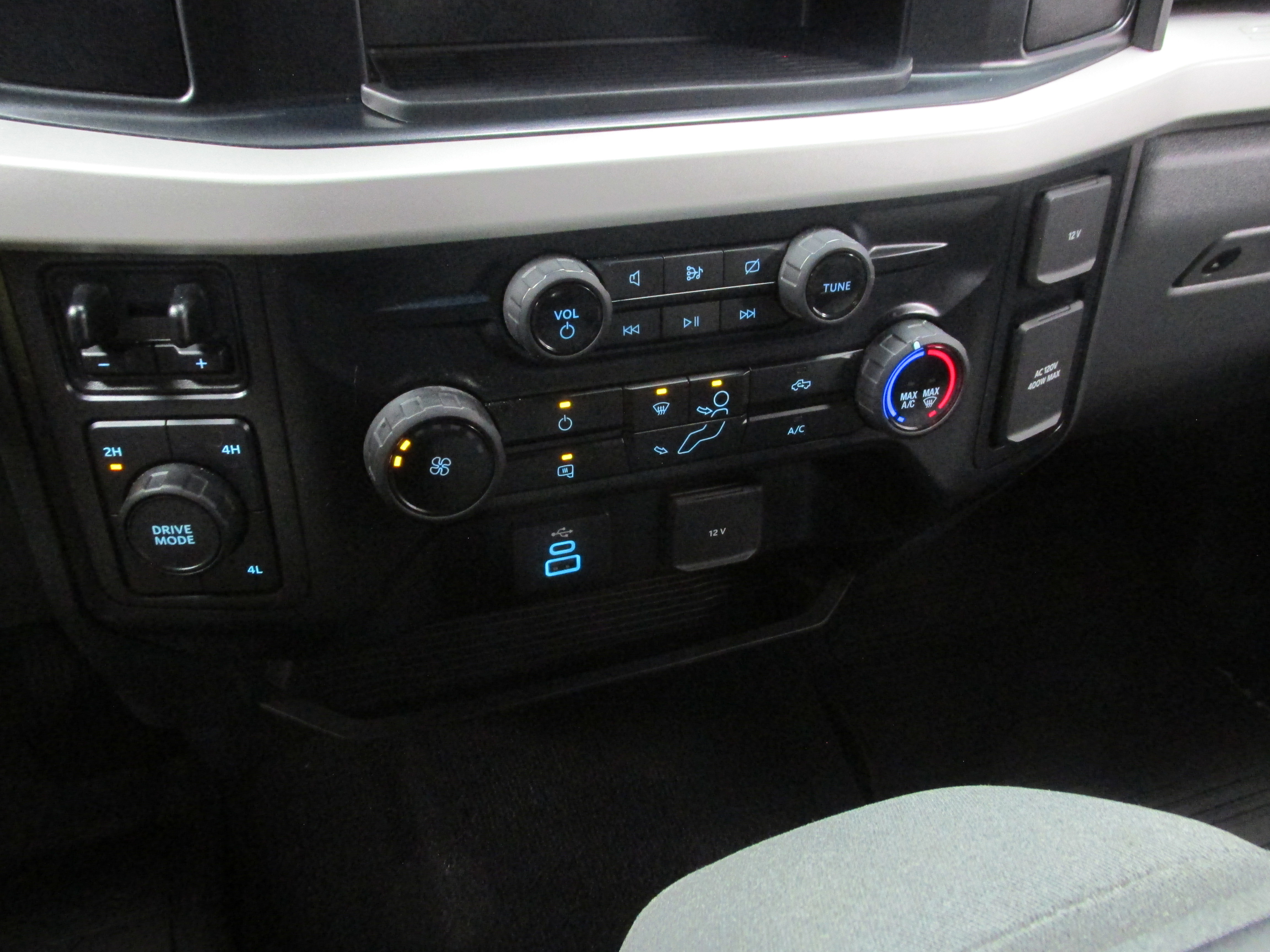 Used 2023 Ford F250 XLT w/ Snow Plow Prep Package image 36