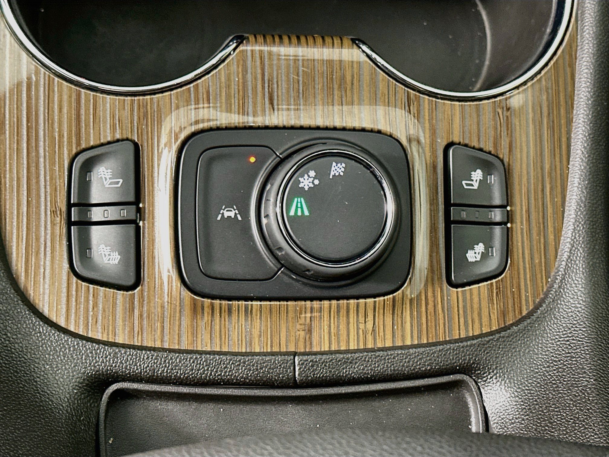 Used 2023 GMC Acadia SLE w/ Driver Convenience Package FWD image 26