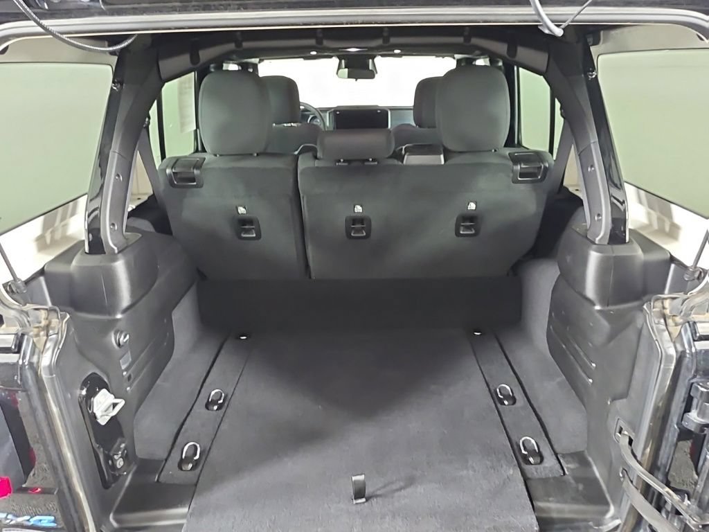 Certified 2025 Jeep Wrangler Unlimited Rubicon 4xe w/ Convenience Group AWD/4WD image 39