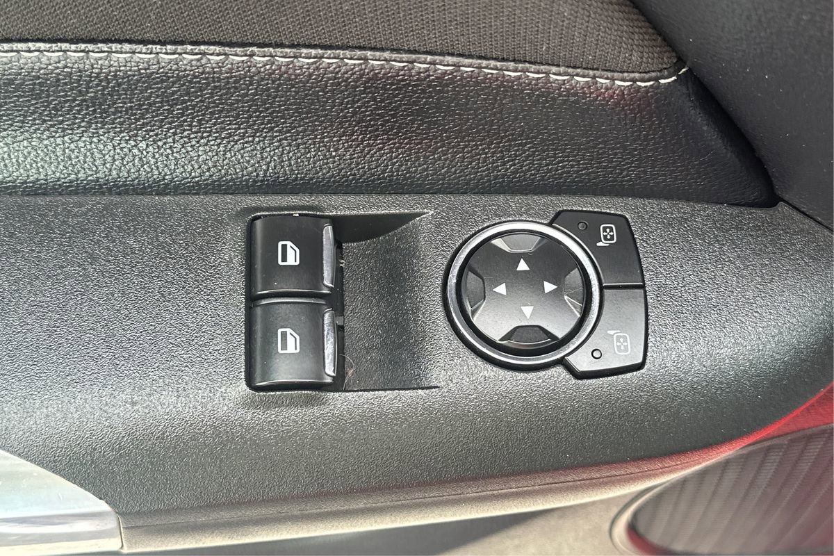 Used 2018 Ford Mustang Coupe image 34