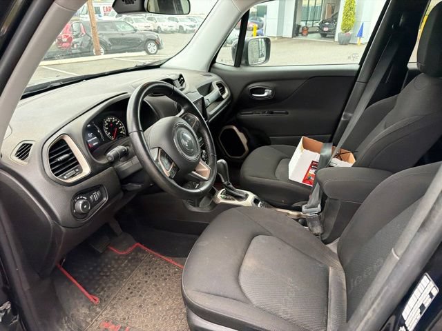 Used 2017 Jeep Renegade Latitude FWD image 4