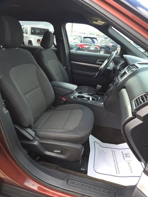 Used 2018 Ford Explorer XLT FWD image 11