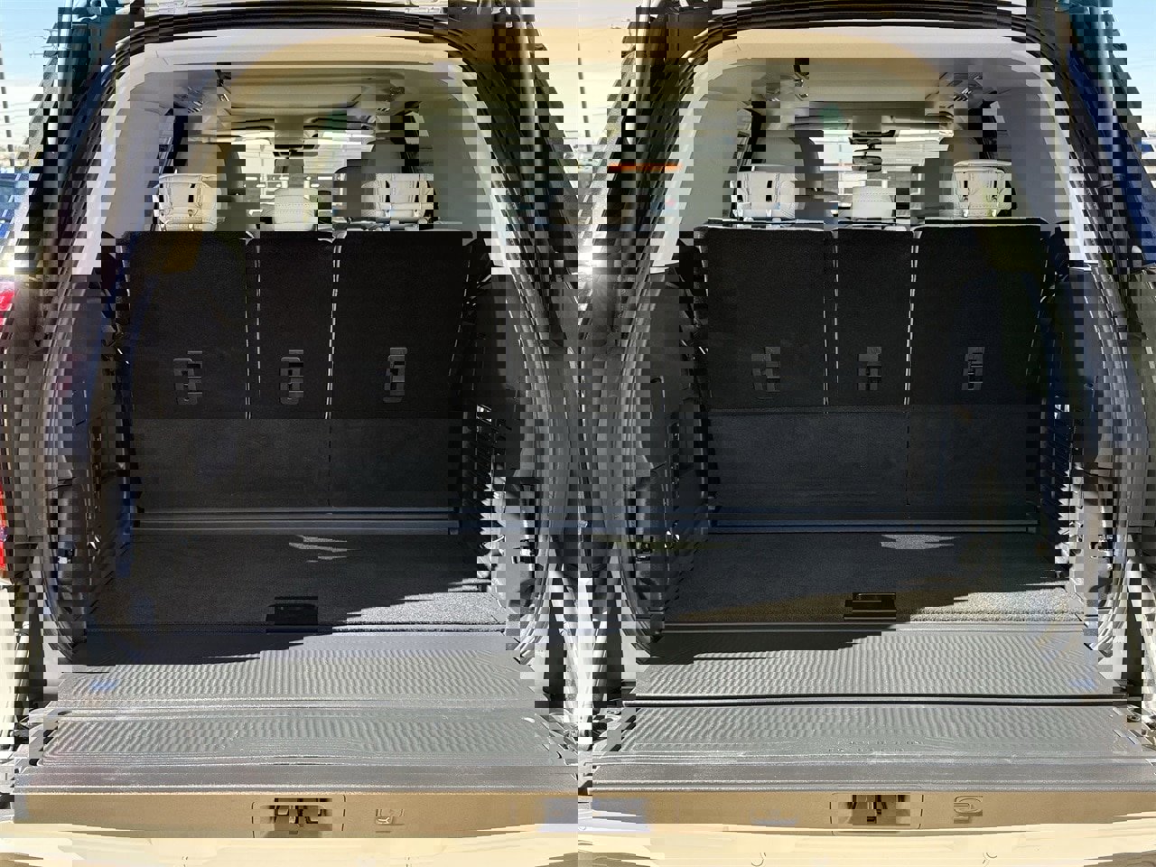 Certified 2025 Ford Expedition Platinum w/ Driver's Package image 27