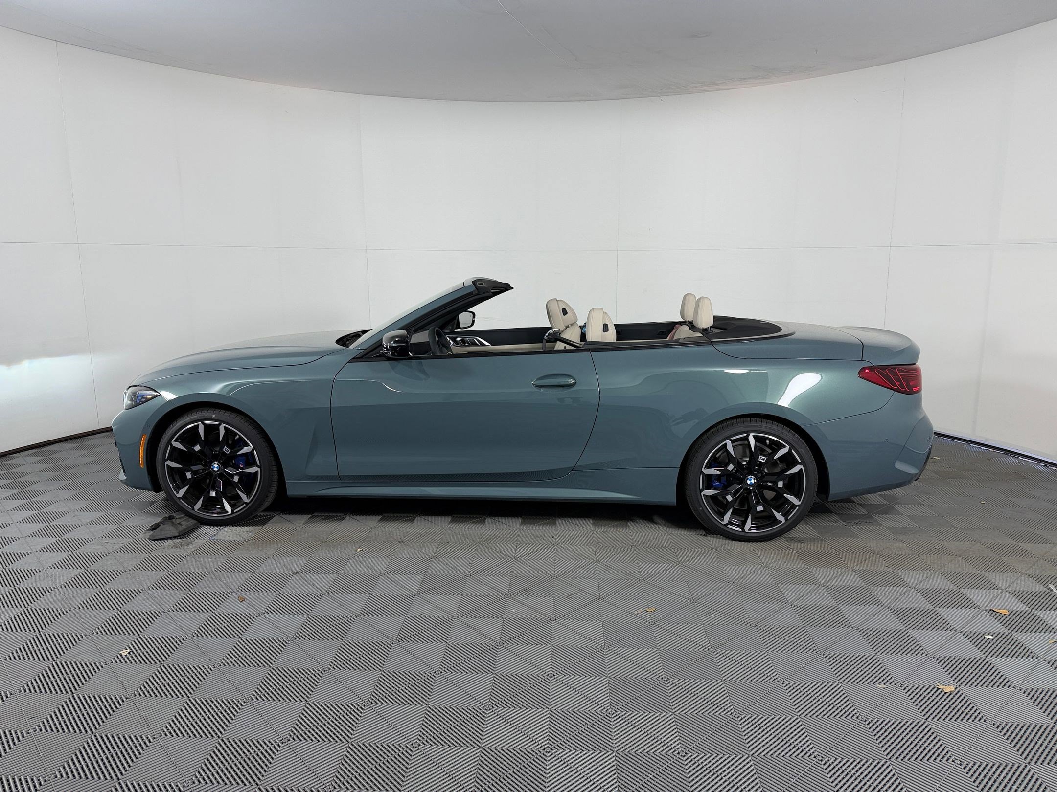 New 2026 BMW 430i Convertible w/ M Sport Package RWD image 2