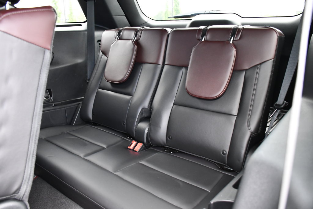 Used 2023 Ford Explorer Platinum w/ Technology Package AWD/4WD image 23