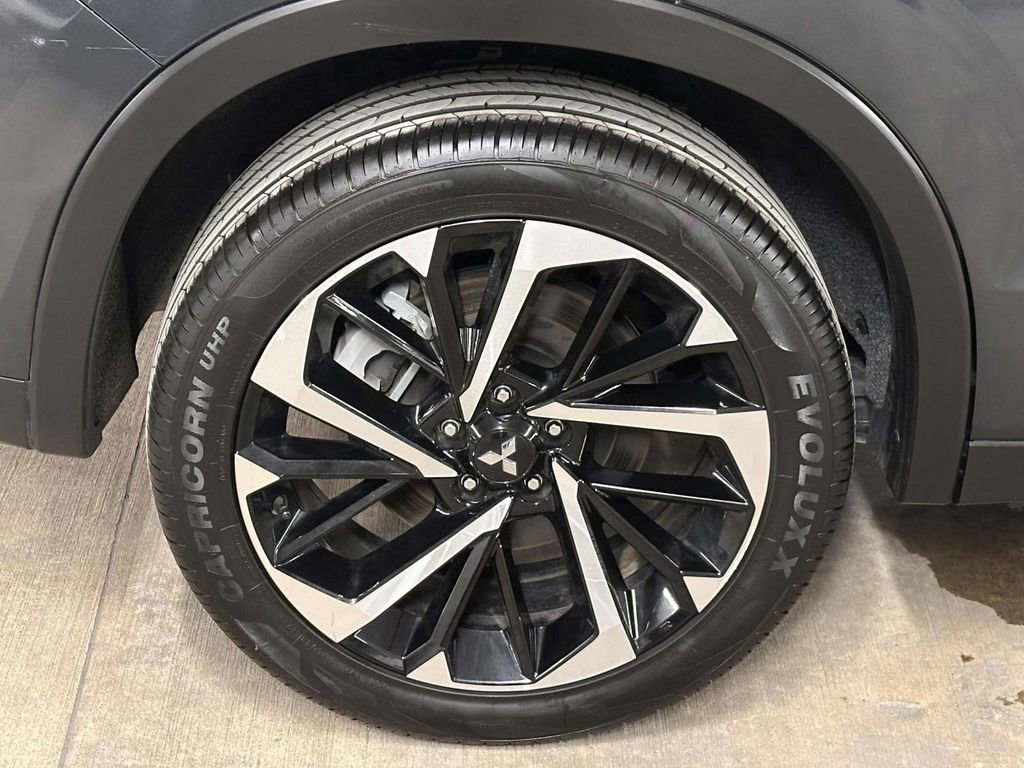 Used 2024 Mitsubishi Outlander SE image 12