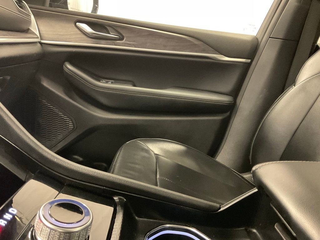 Used 2024 Jeep Grand Cherokee L Limited w/ Luxury Tech Group II image 22