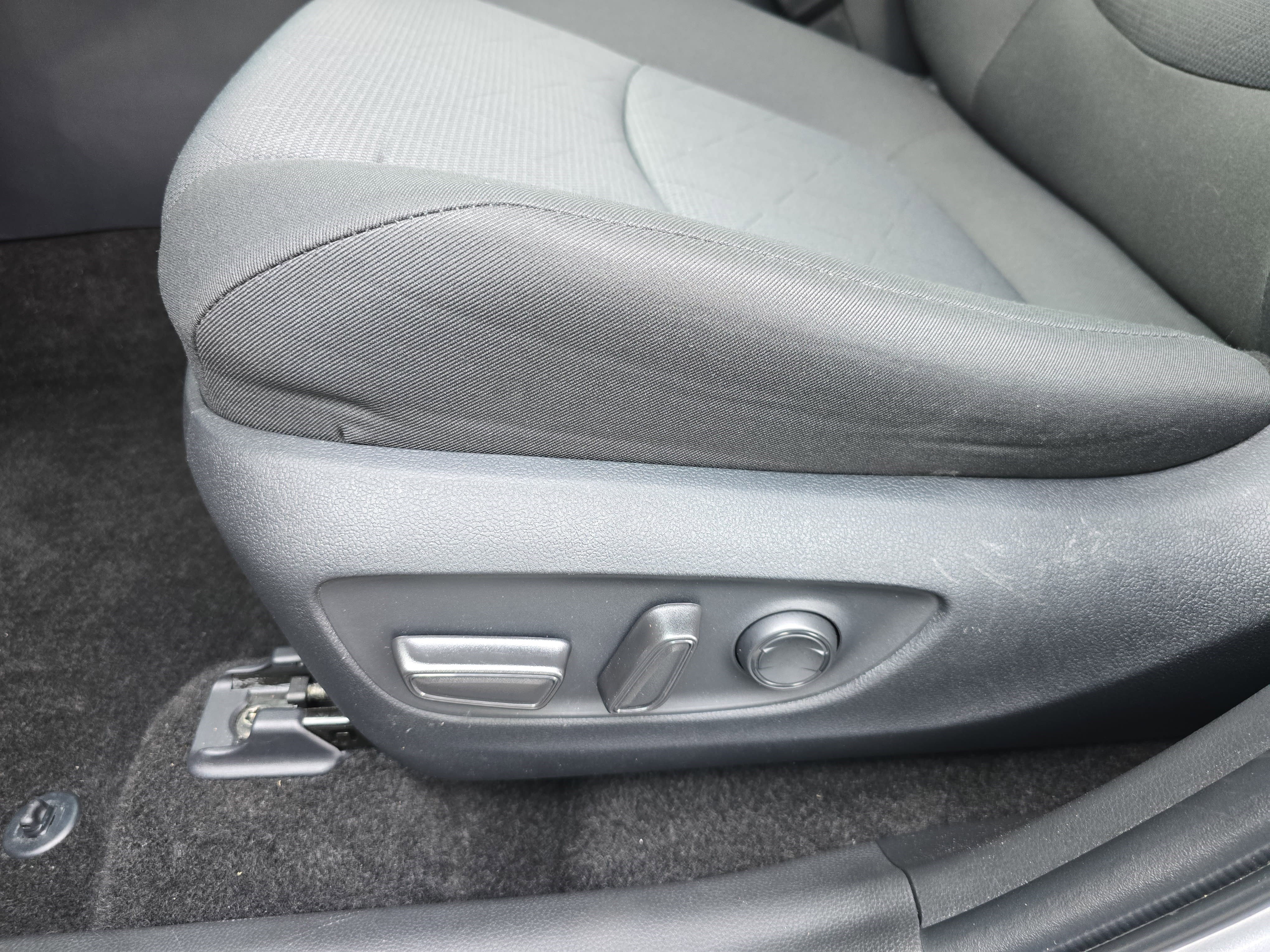 Used 2025 Toyota RAV4 XLE image 29