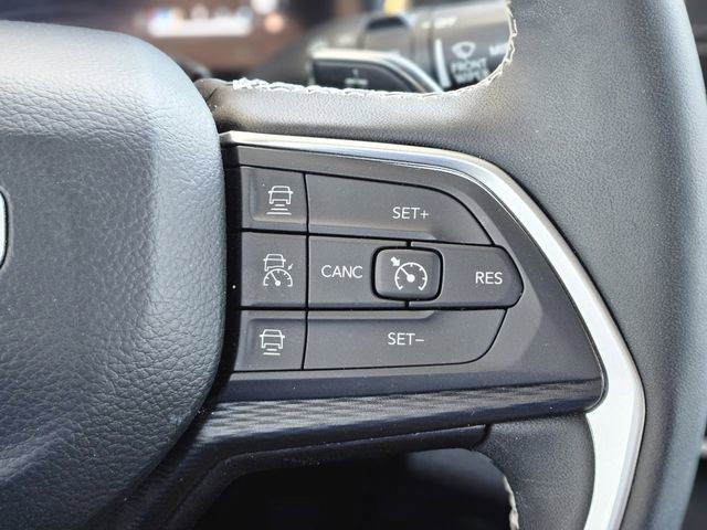 Used 2025 Jeep Grand Cherokee Altitude AWD/4WD image 17
