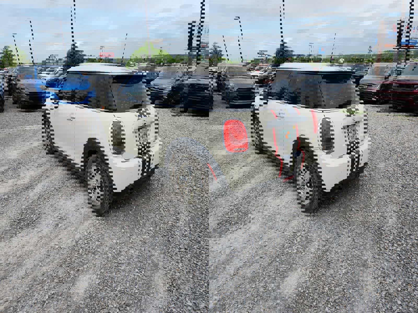 Used 2015 MINI Cooper 2-Door Hardtop image 3