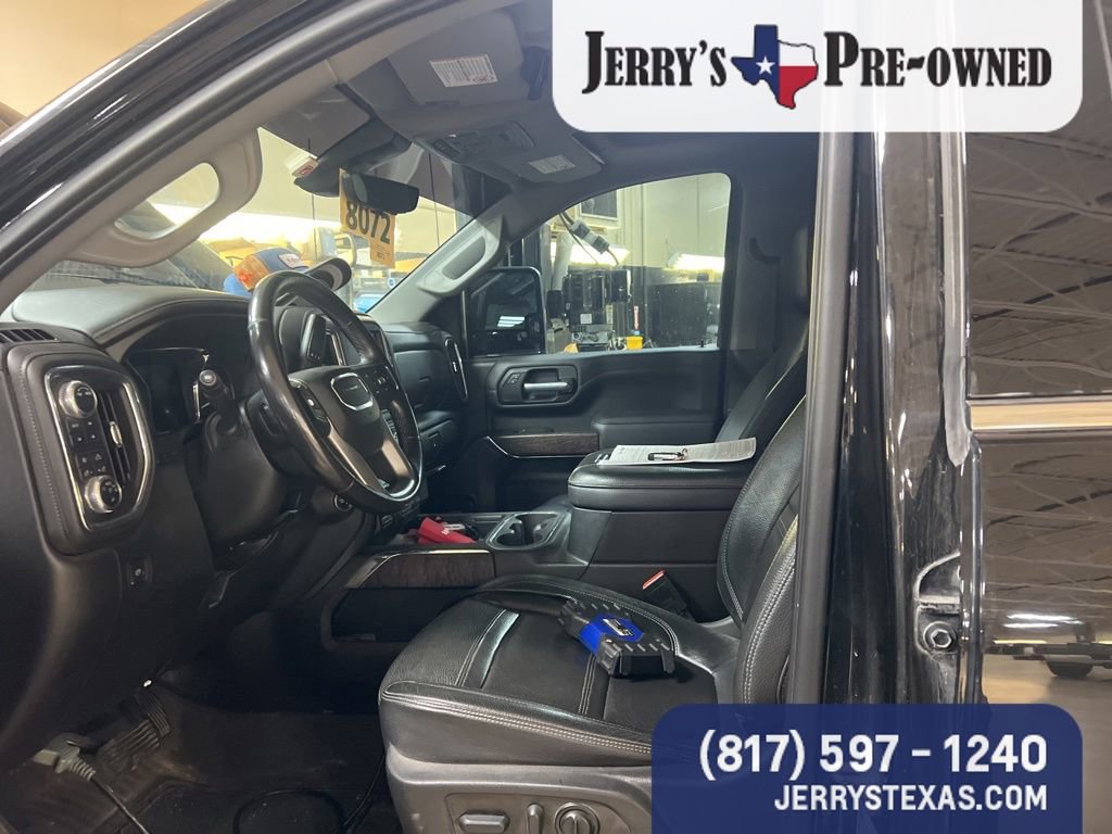 Used 2022 GMC Sierra 2500 Denali w/ Denali Black Diamond Edition AWD/4WD image 2