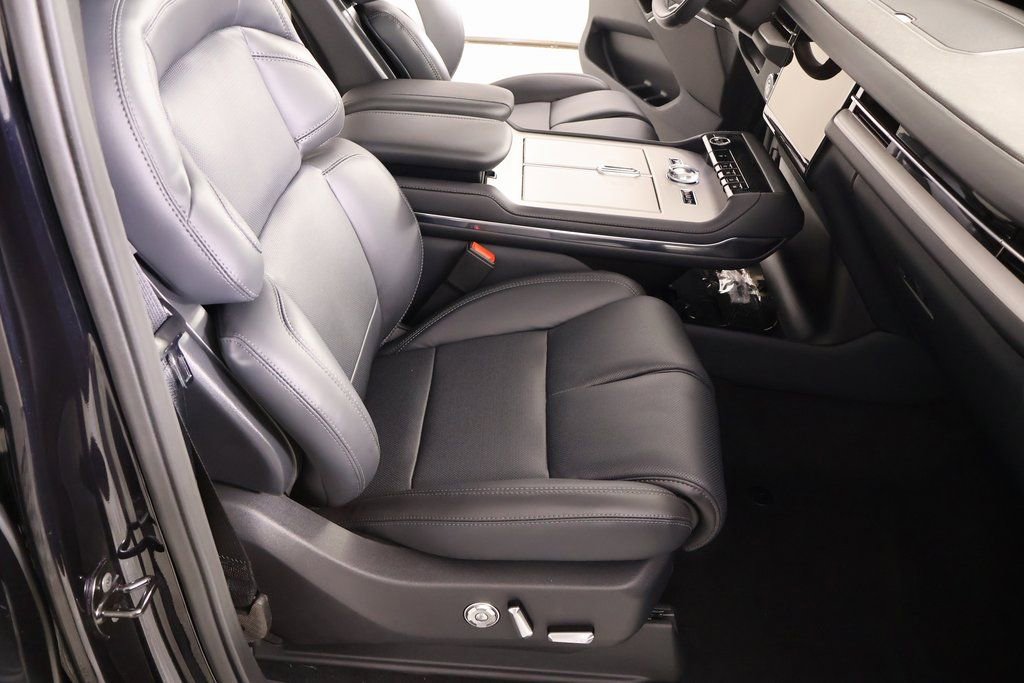 New 2025 Lincoln Navigator Reserve w/ Jet Appearance Package image 14