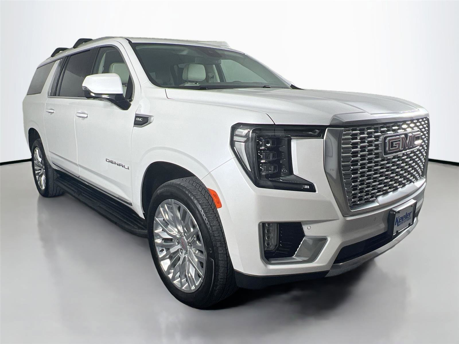 Used 2024 GMC Yukon XL Denali AWD/4WD image 8