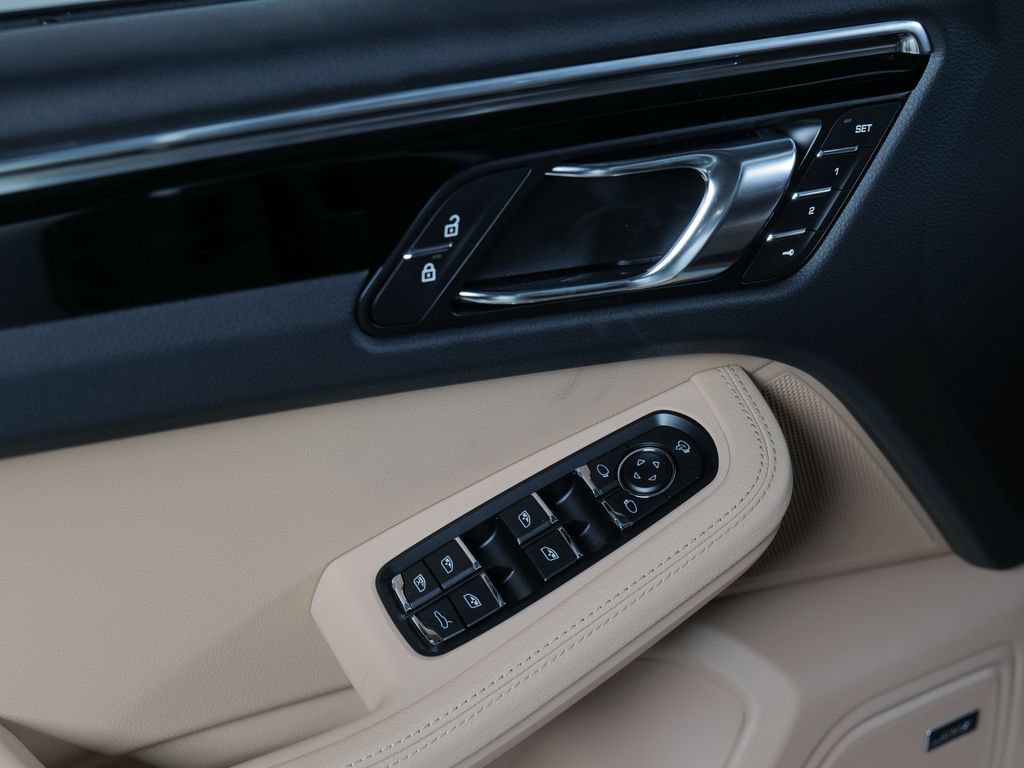 Certified 2026 Porsche Macan AWD/4WD image 25