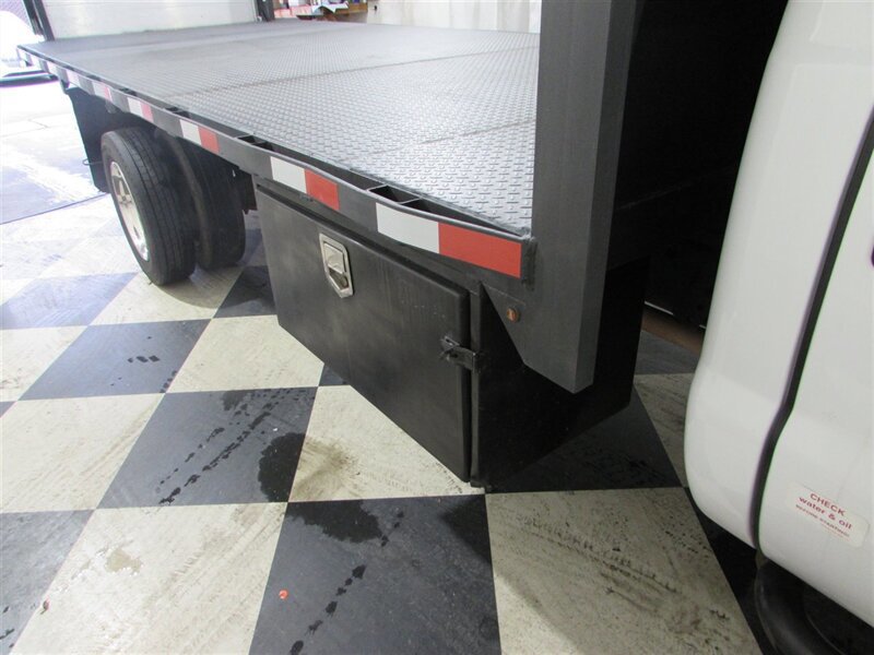 Used 2016 Ford F550 2WD Regular Cab Super Duty image 23