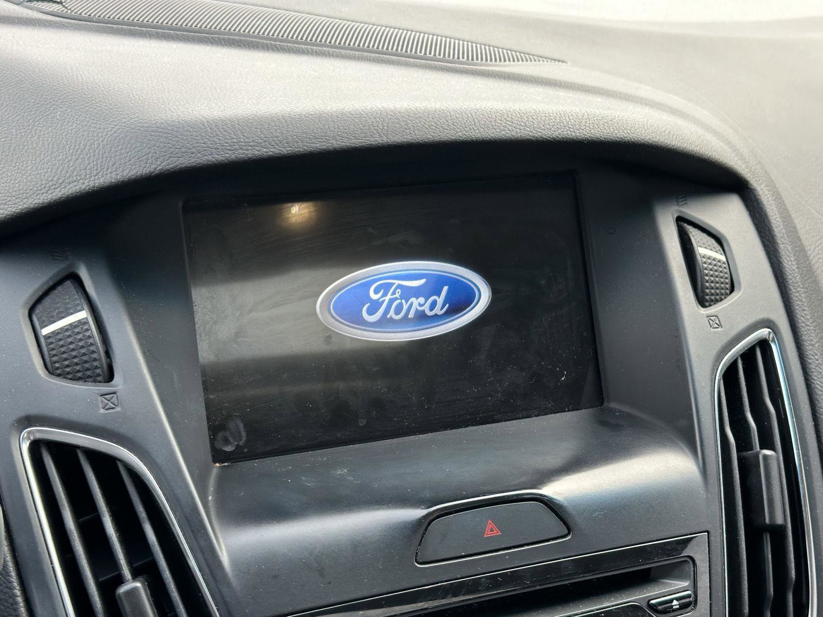 Used 2017 Ford Focus Titanium image 12